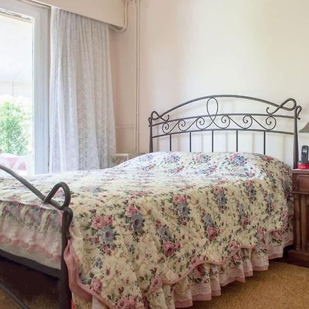 אתונה Family Apt With Garden Next To The Sea מראה חיצוני תמונה